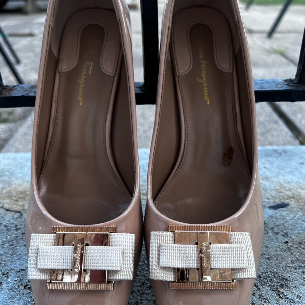 Salvatore Ferragamo Women's Beige Loafers with Bow Accent